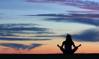 silhueta-meditacao-tranquilidade.jpg